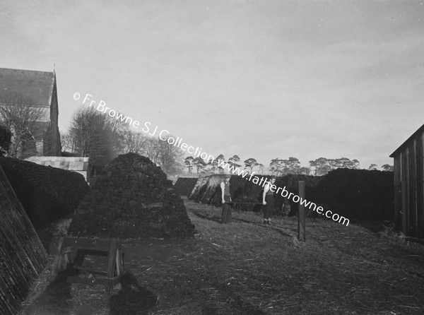 MUINTIR NA TIRE  TURFSTOCKS OUTSIDE PARISH CHURCH